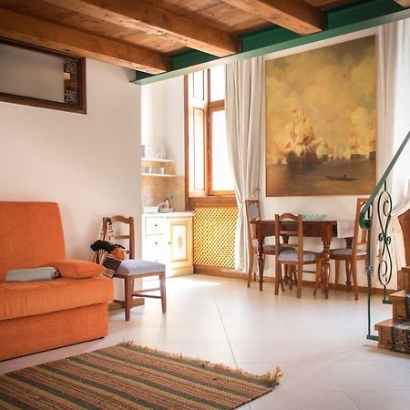 5 Comfortable Apartment Near Old Town Center ティミショアラ エクステリア 写真
