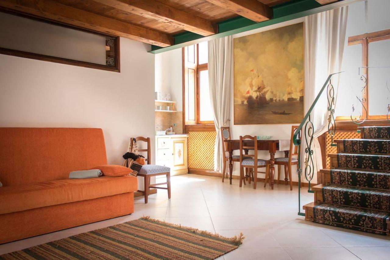 5 Comfortable Apartment Near Old Town Center ティミショアラ エクステリア 写真